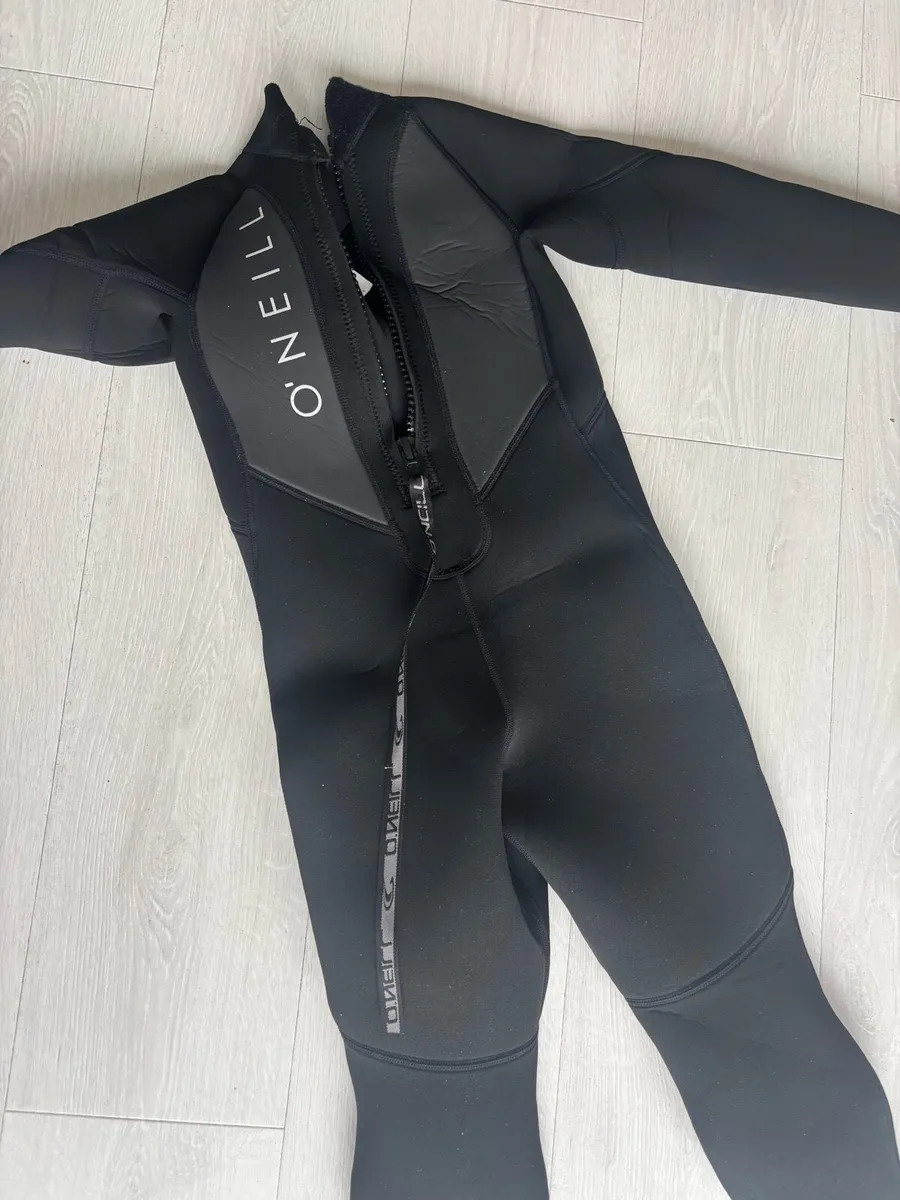 O’Neills wetsuit 10yo - Image 3