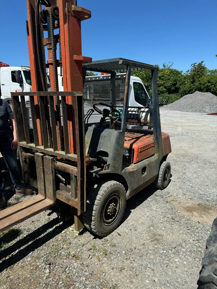 4 forklift s for sale - Image 1