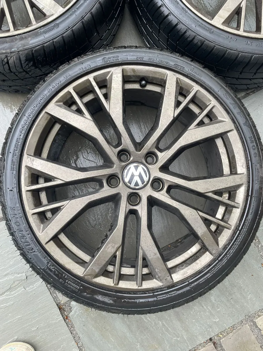 3x Genuine wb golf GTI 19 x 7.5 er51 Alloys - Image 1