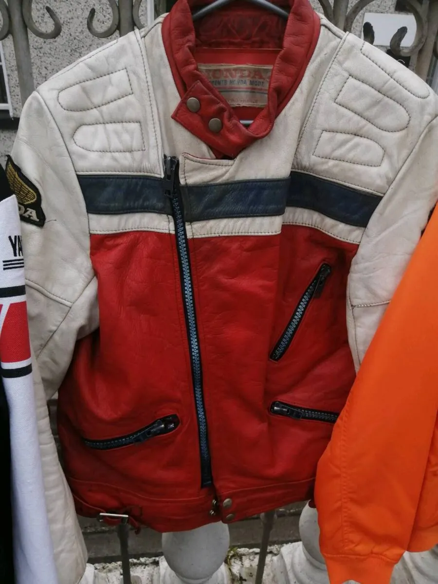 Motorcycle jackets and clothing - Image 4