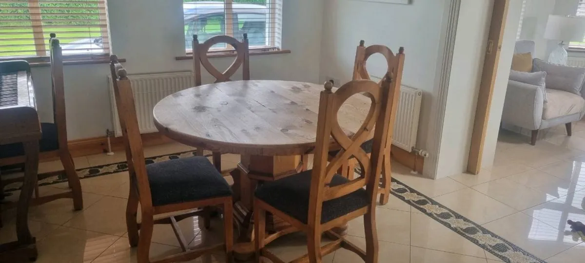 Table and 6 chairs - Image 1