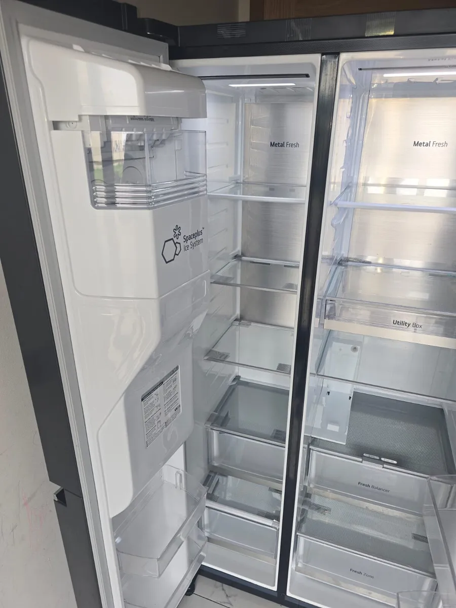 LG American Style Fridge Freezer - Image 3