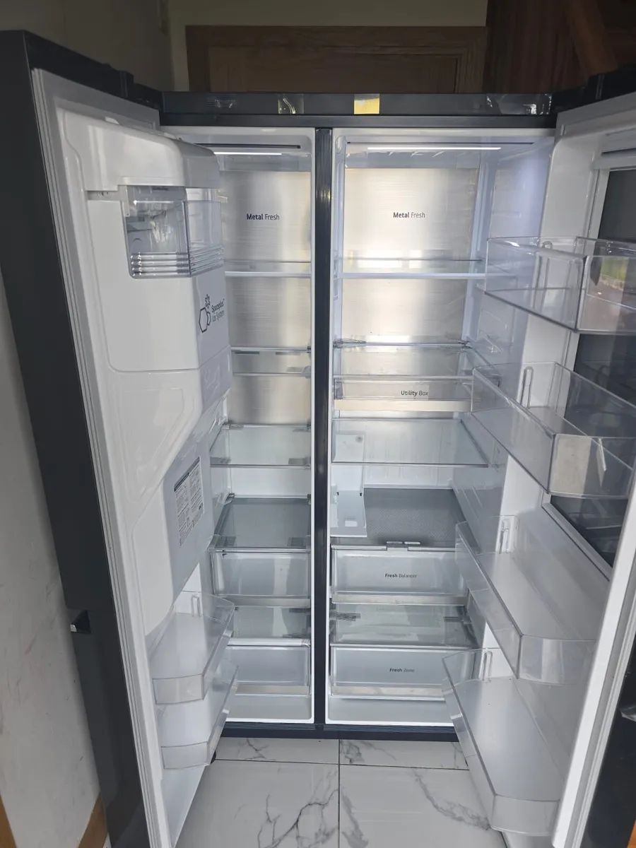 LG American Style Fridge Freezer - Image 4