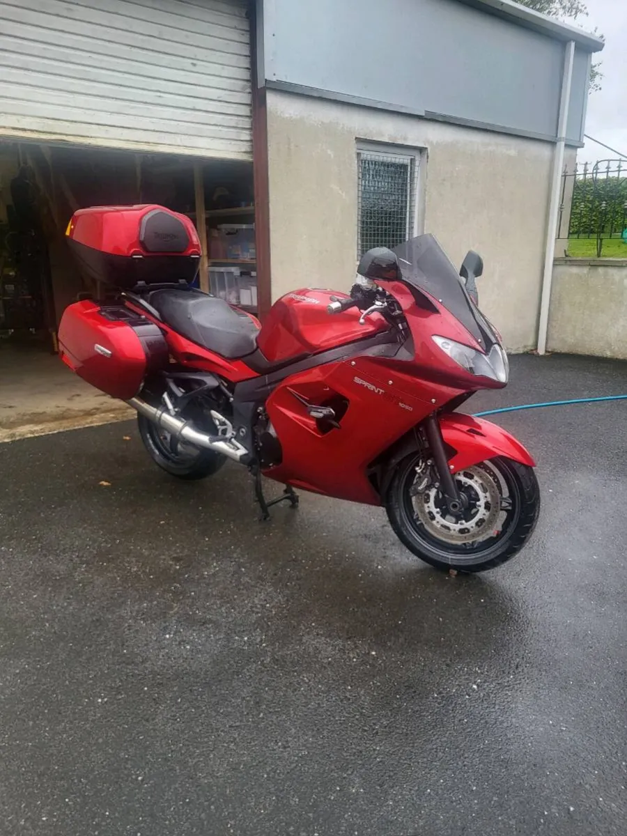 Triumph 1050 GT - Image 1