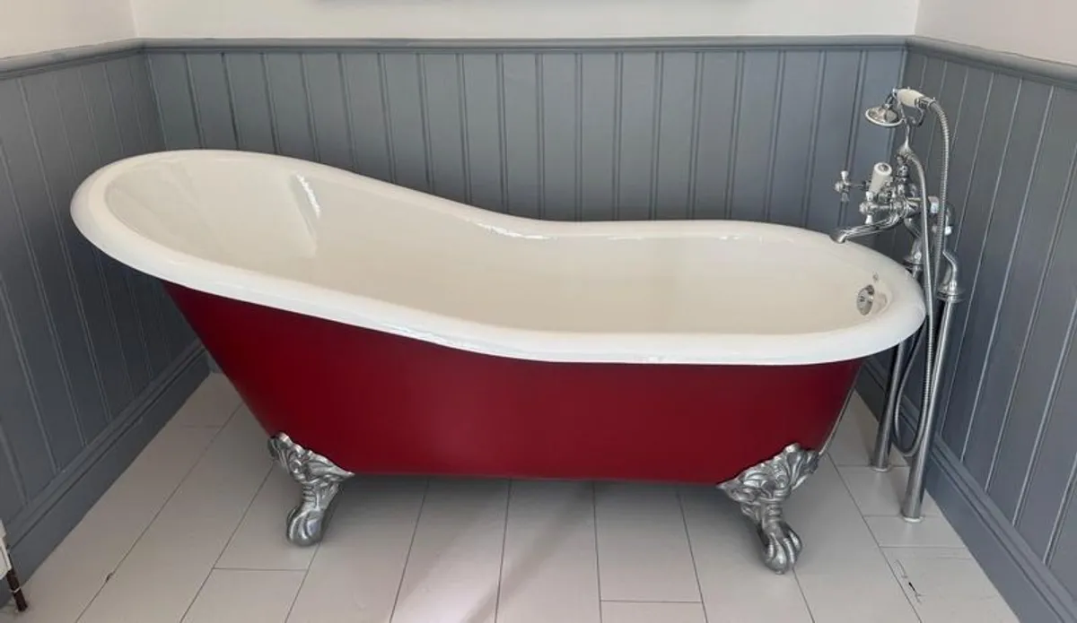 Luxury Freestanding Roll Top Bath Recor With Chrome Taps - Image 1