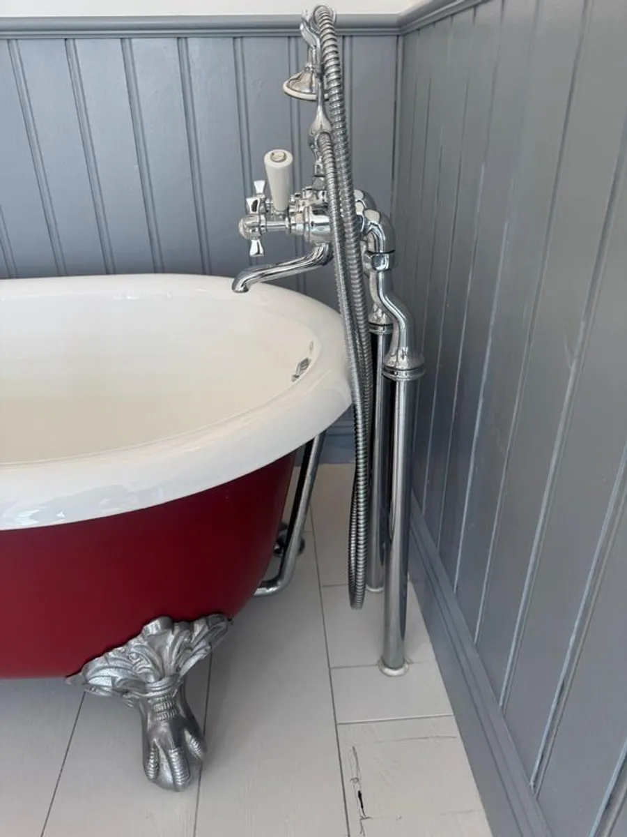 Luxury Freestanding Roll Top Bath Recor With Chrome Taps - Image 2
