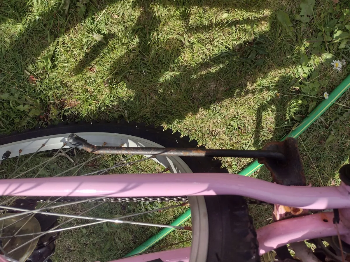 24" wheel mountain bike with front suspension - Image 3