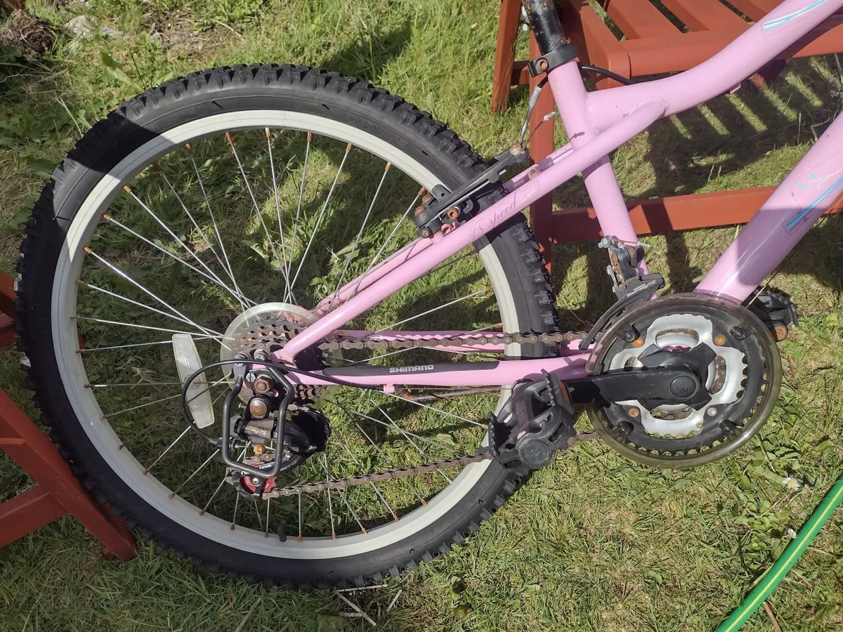 24" wheel mountain bike with front suspension - Image 2