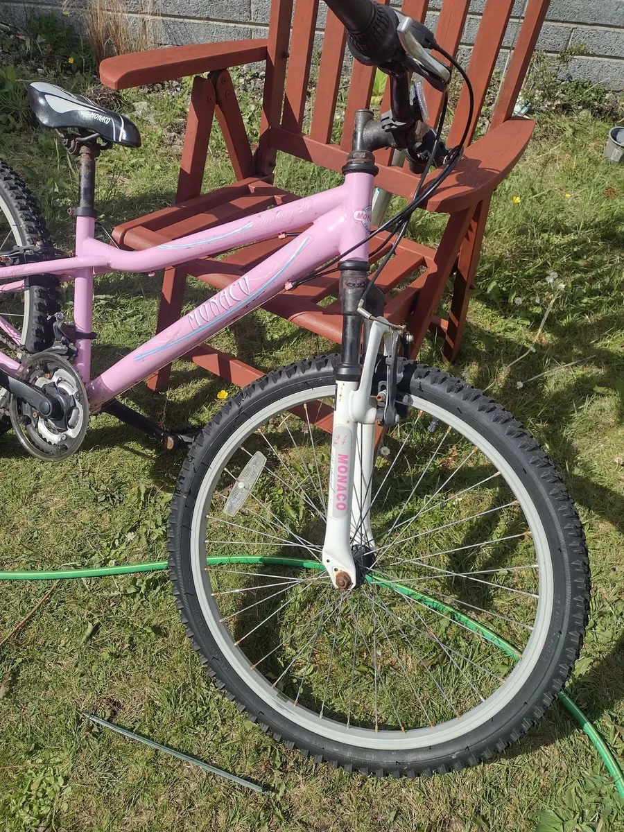 24" wheel mountain bike with front suspension - Image 1