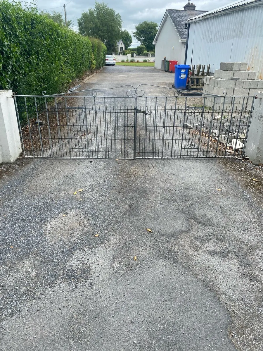 Gates - Image 1