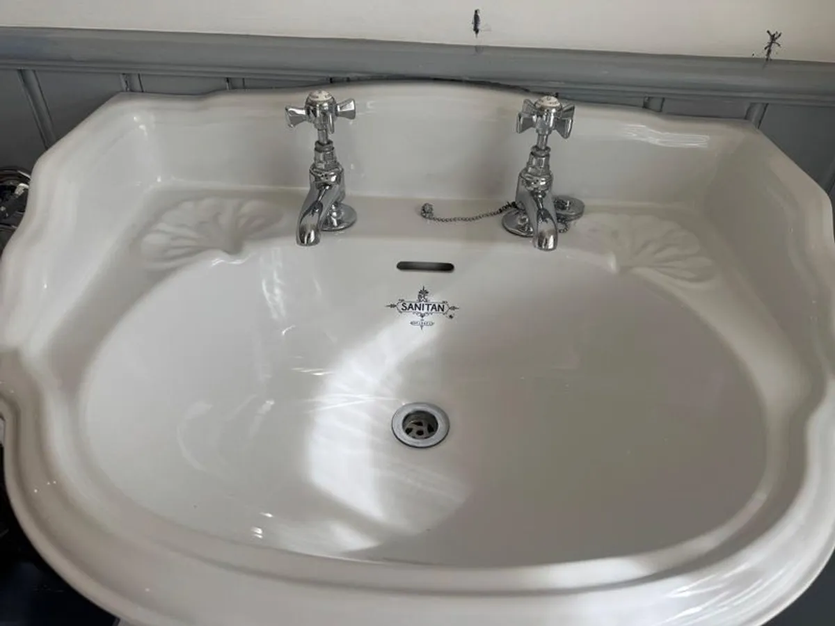 Elegant Traditional Pedestal Sink With Quality Chrome Taps - Image 2