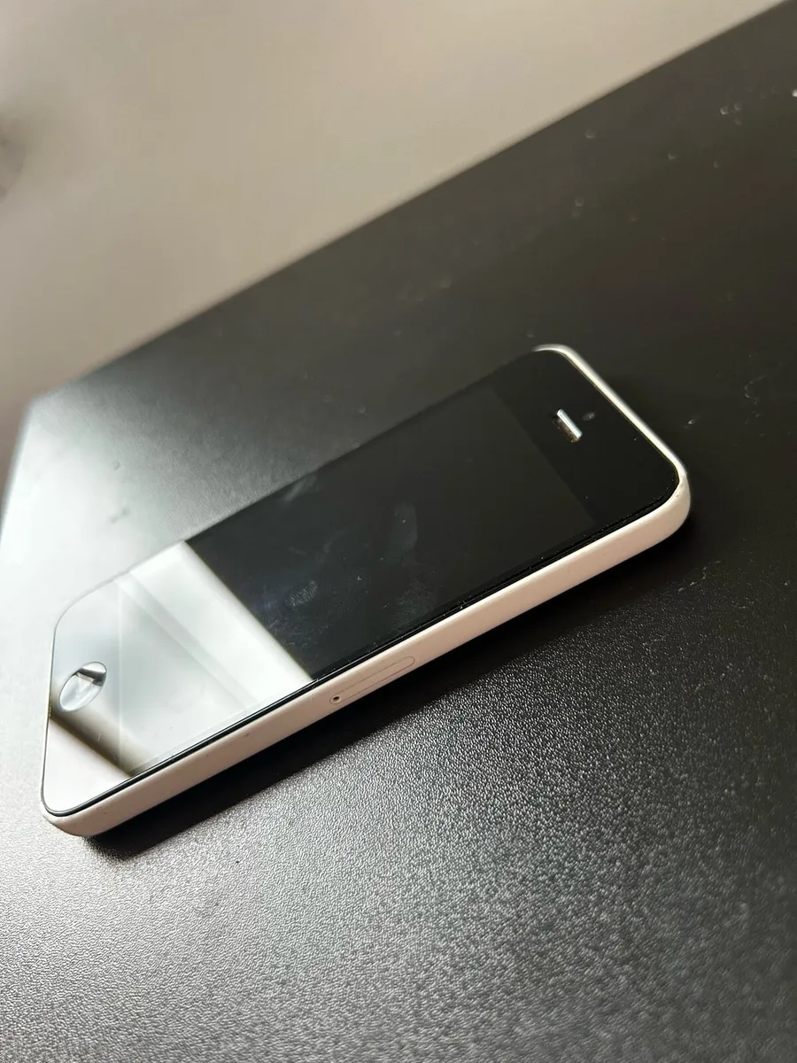 iPhone 5C - Image 4