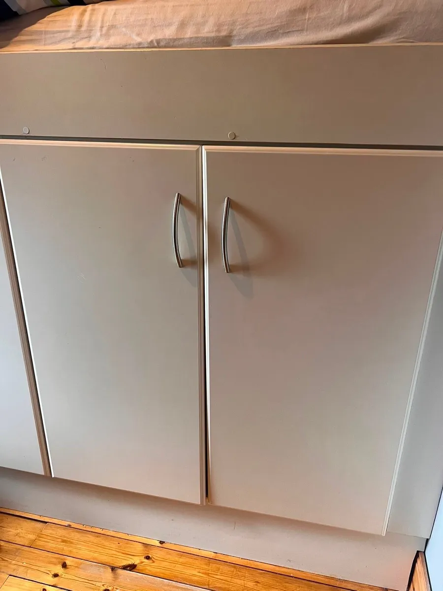 Built in Single Bed and Wardrobe - Image 4