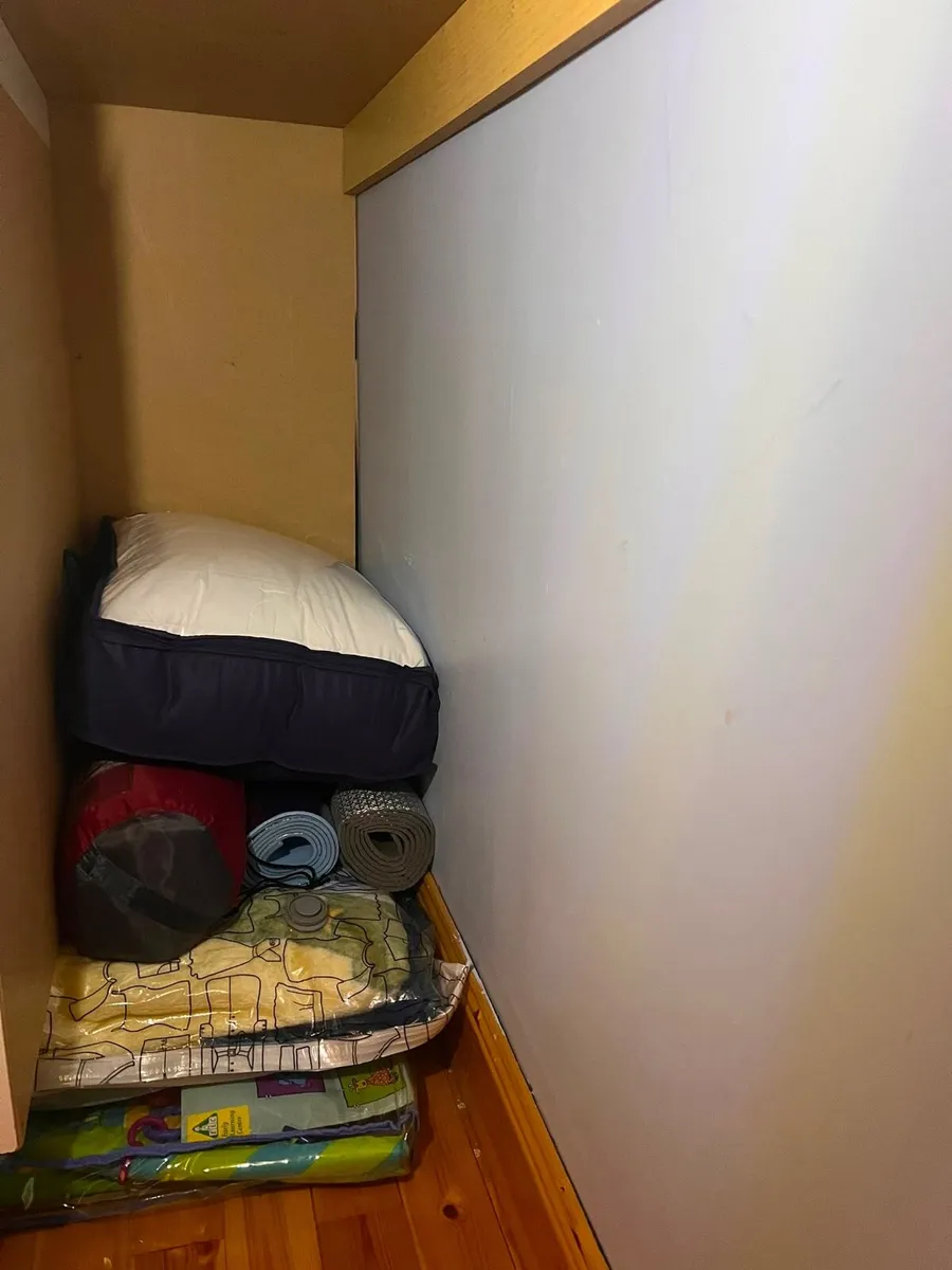 Built in Single Bed and Wardrobe - Image 3