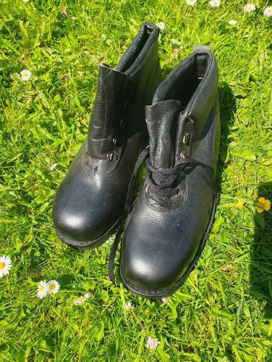 NEW safety leather shoes size 11 - Image 1