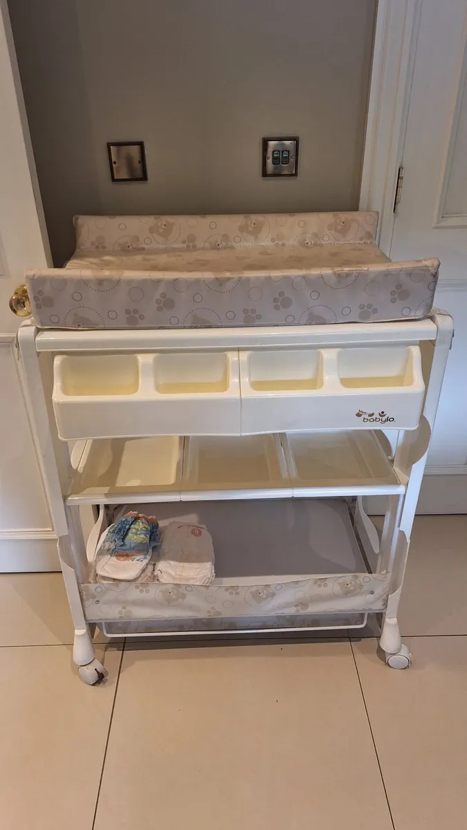 Baby changing unit