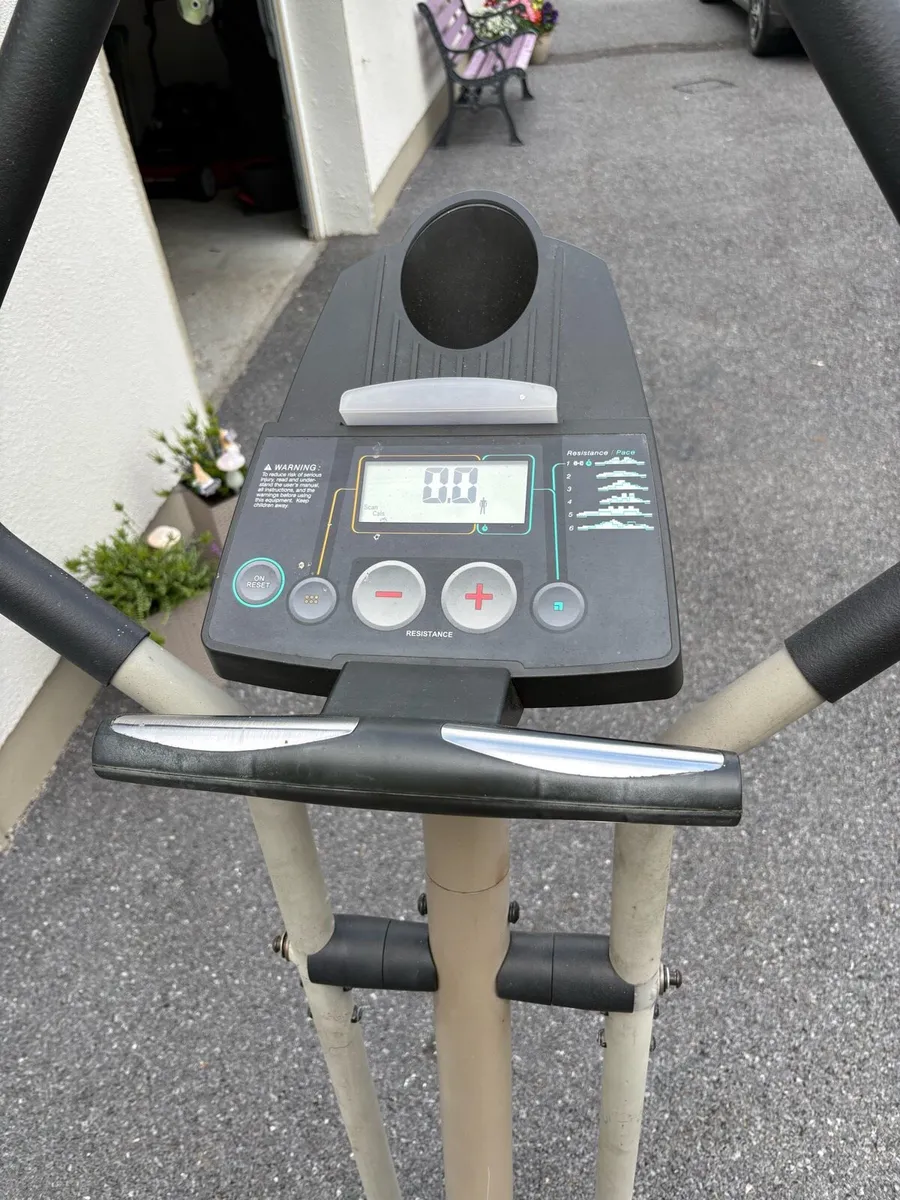 Exercise eleptcial machine - Image 2