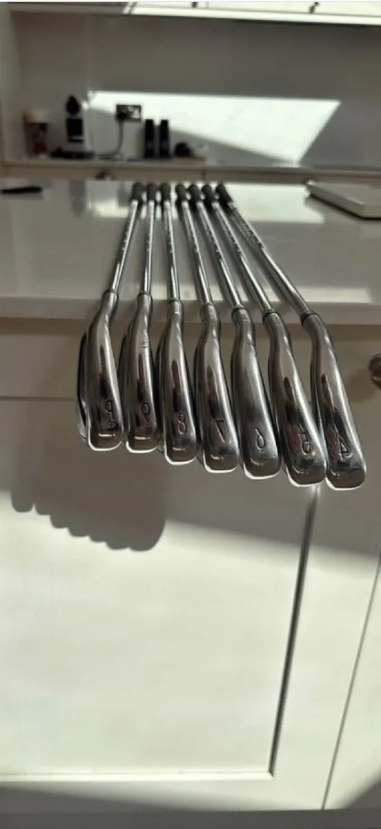 Titleist T200 Irons 4-PW - Image 1