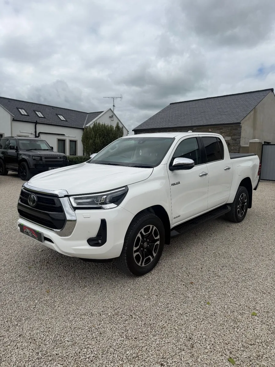 2023 (73) Toyota Hilux Invincible D-4D - Image 3