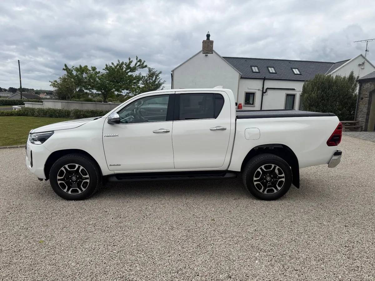 2023 (73) Toyota Hilux Invincible D-4D - Image 4