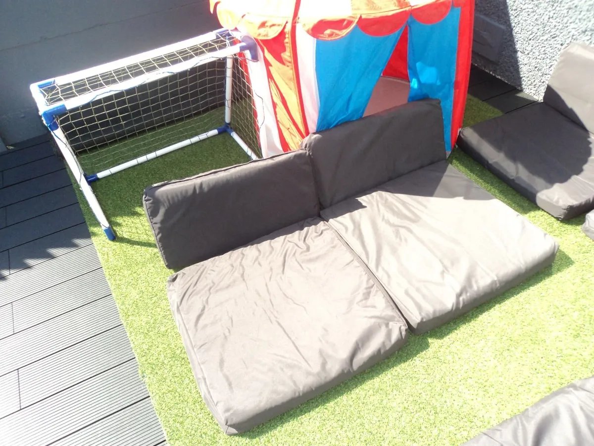 Rattan cushion and covers - Image 2