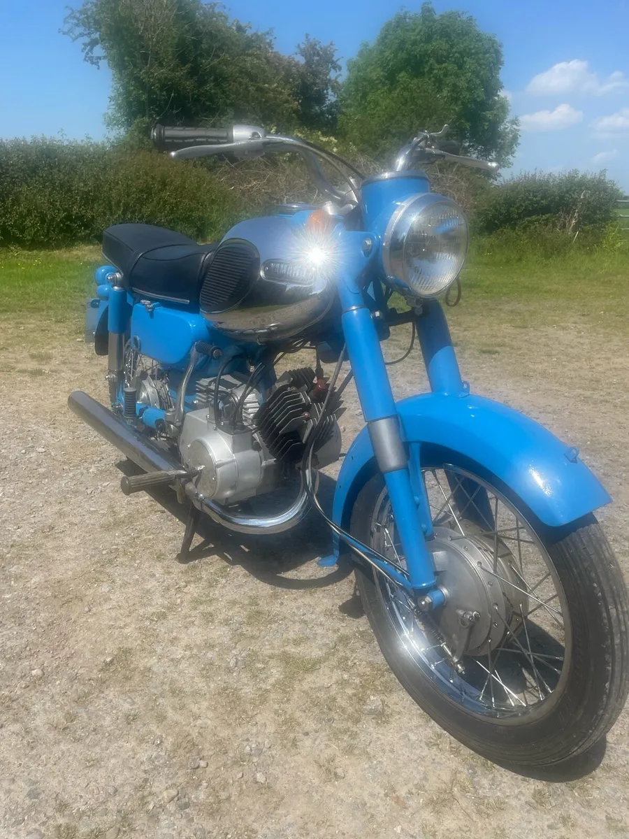 Yamaha YA6 125 - Image 1