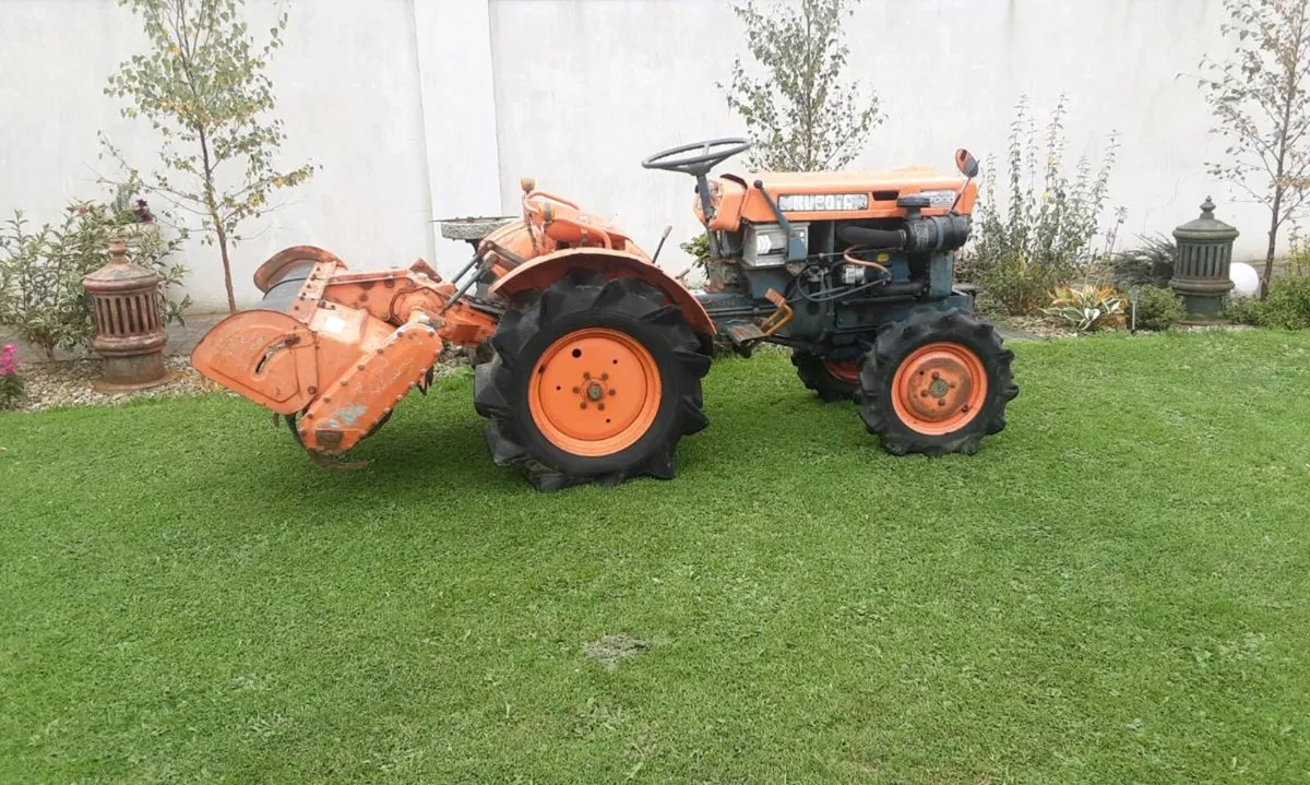 Tractor  ford 1910    kubota B7000 - Image 3