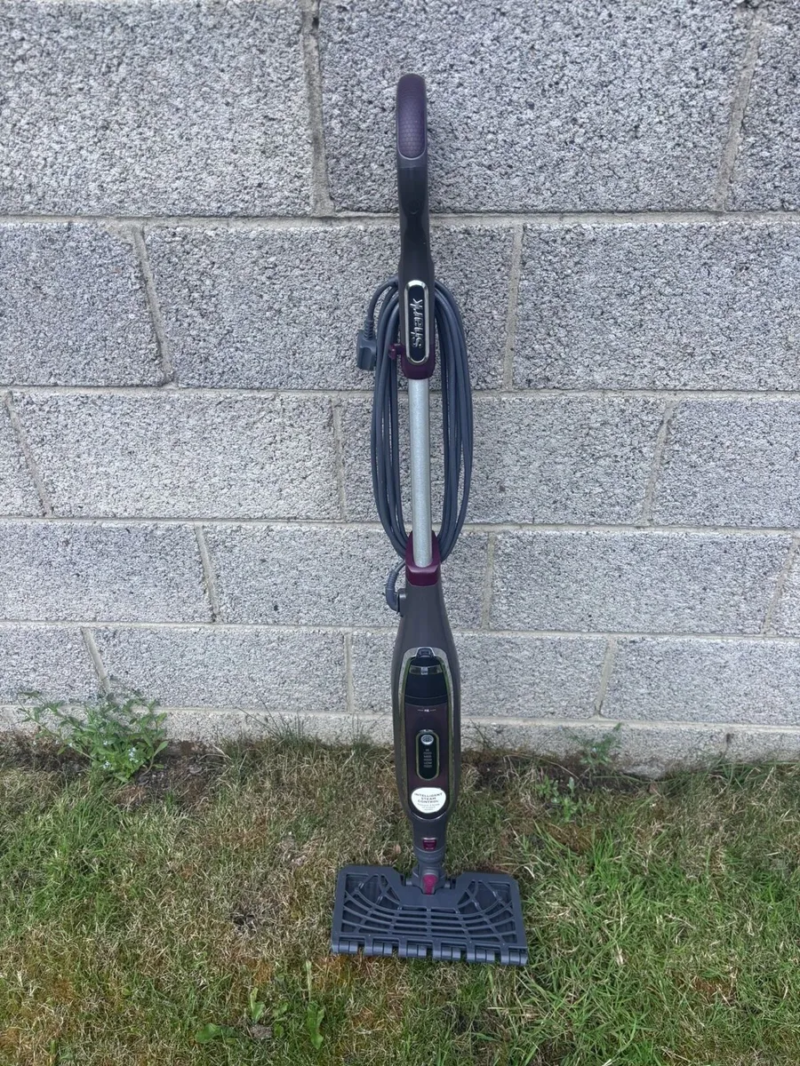 Shark klik n flip Steam mop - Image 1