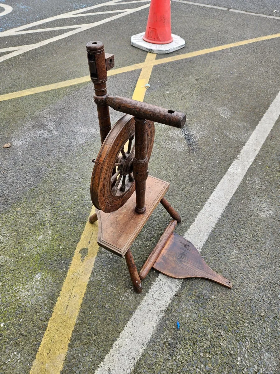 Vintage Spinning Wheel - Image 3