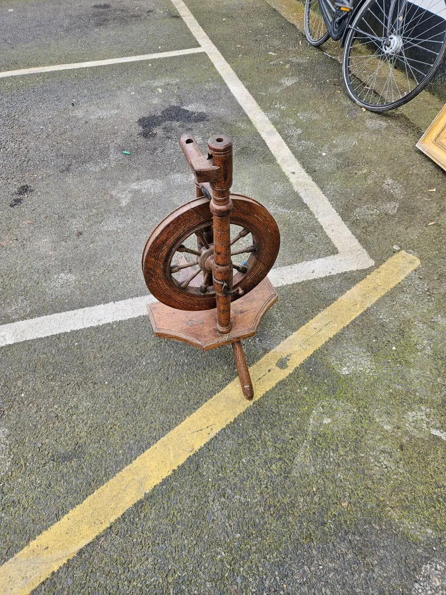 Vintage Spinning Wheel - Image 1