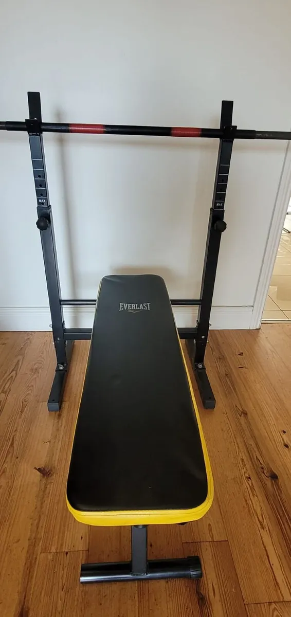 Weight bench and barbell - Image 1