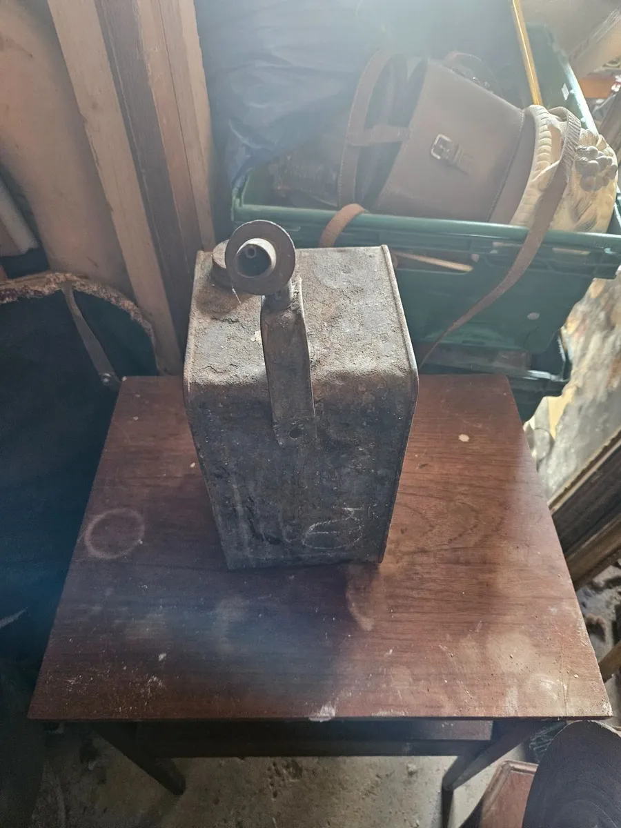 Vintage Oil Can - Image 2
