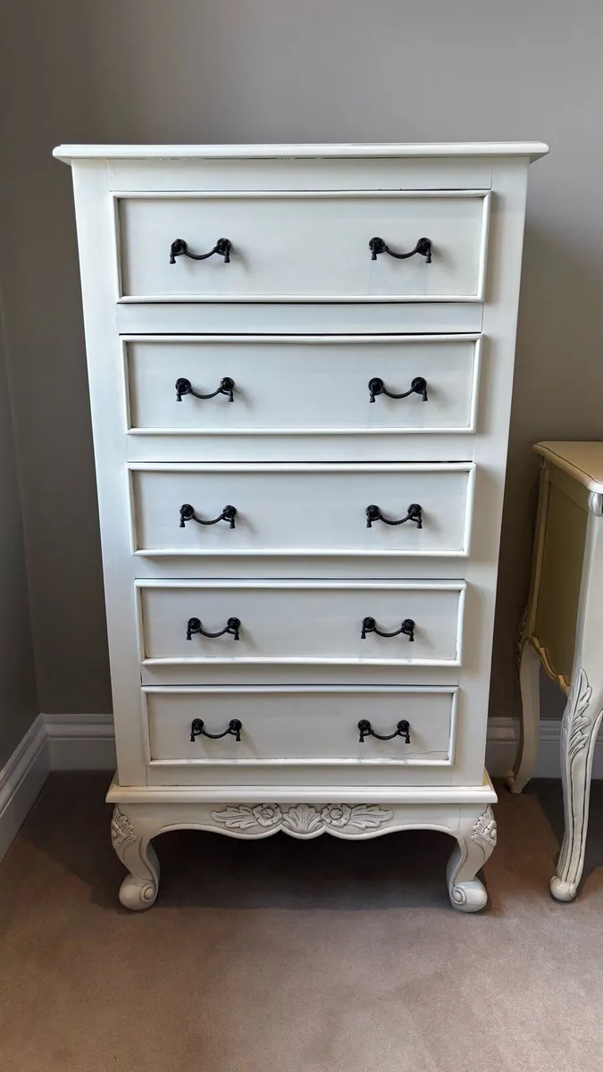French inspired bedroom furniture. - Image 2