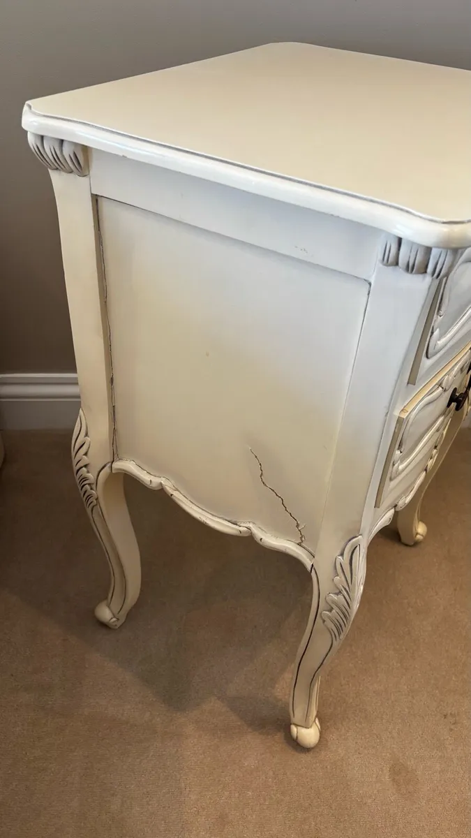 French inspired bedroom furniture. - Image 4