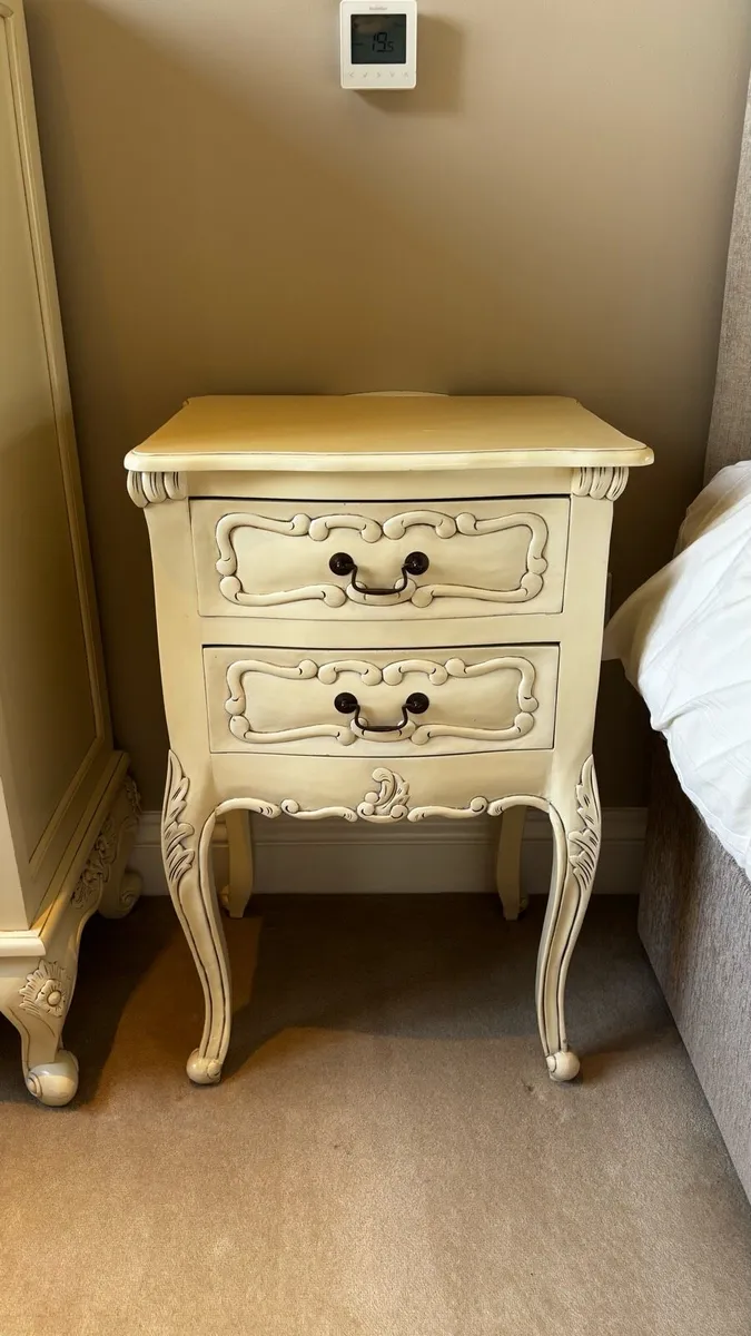 French inspired bedroom furniture. - Image 3