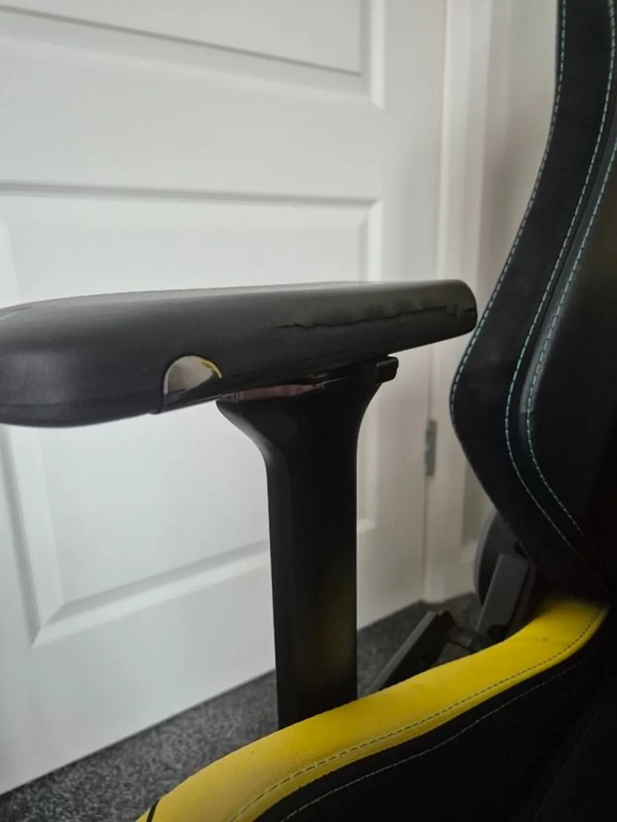 SecretLab Cyberpunk 2077 Gaming chair - Image 4
