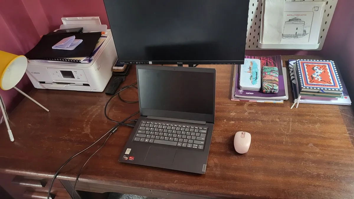 Office desk - Image 1