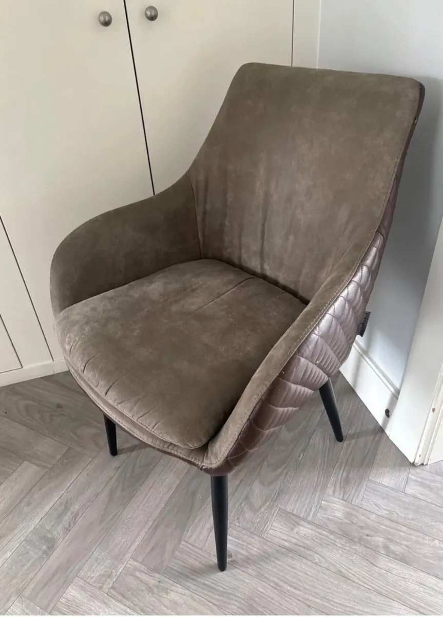 4 dining chairs - Image 1