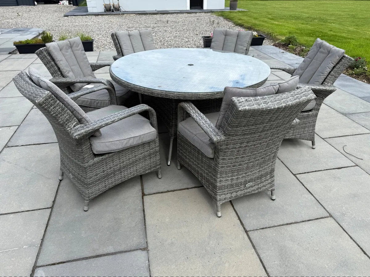 Rathwood outdoor table and chairs - Image 2
