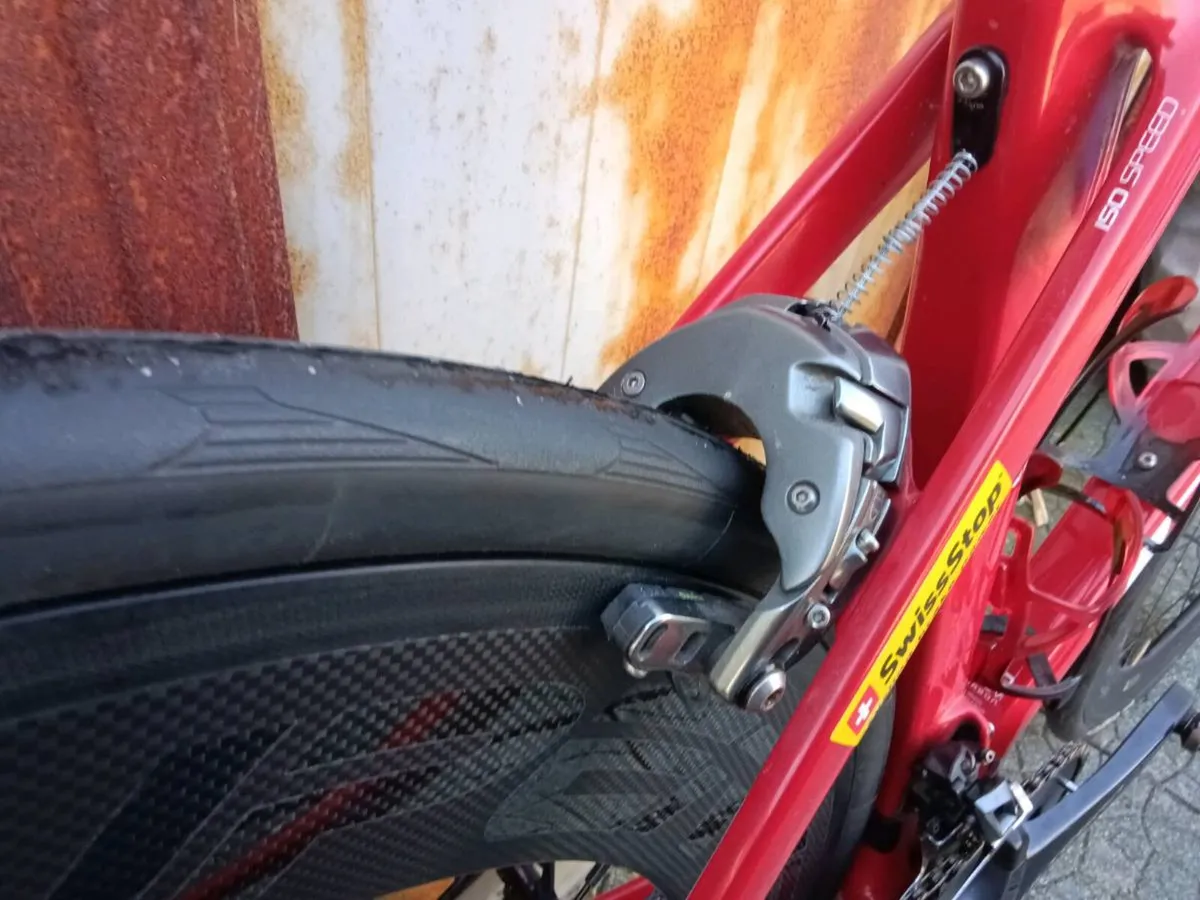 Trek Madine SL6 rim brake 54cm road bike in red - Image 2
