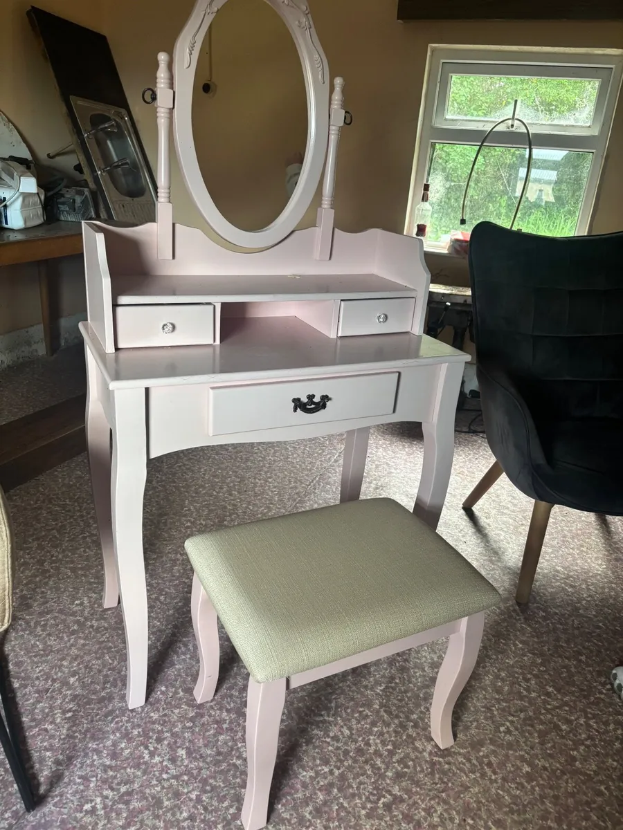 Children’s dressing table and stool - Image 1