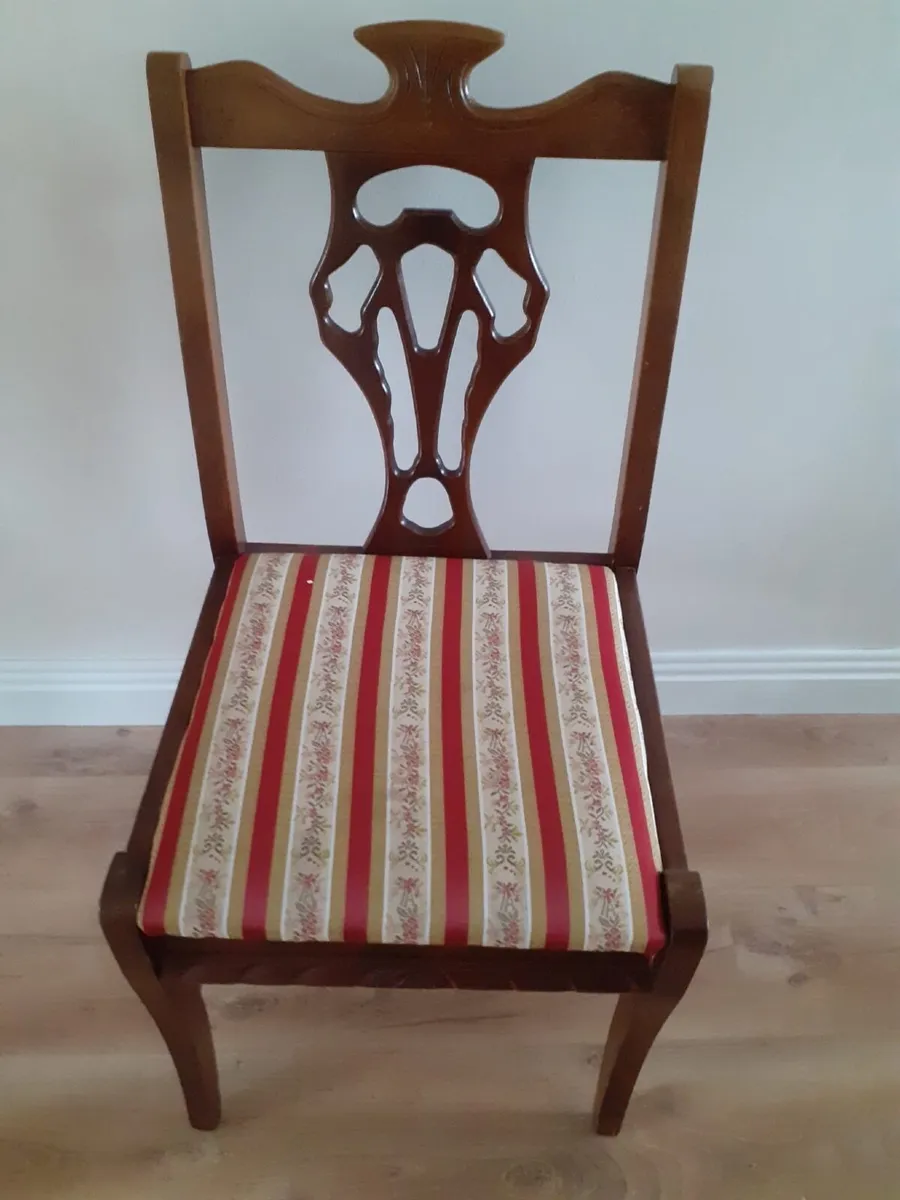 Mahogany dining table and chairs - Image 2