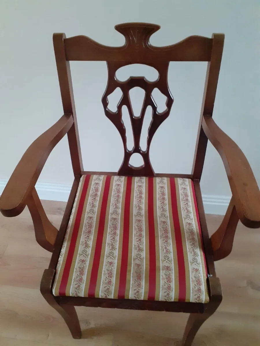 Mahogany dining table and chairs - Image 3