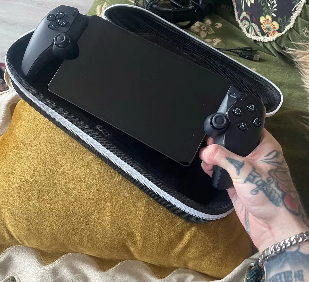 Ps portal black with case - Image 1