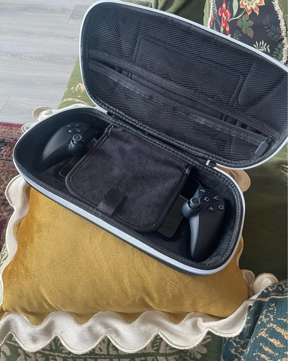 Ps portal black with case - Image 2