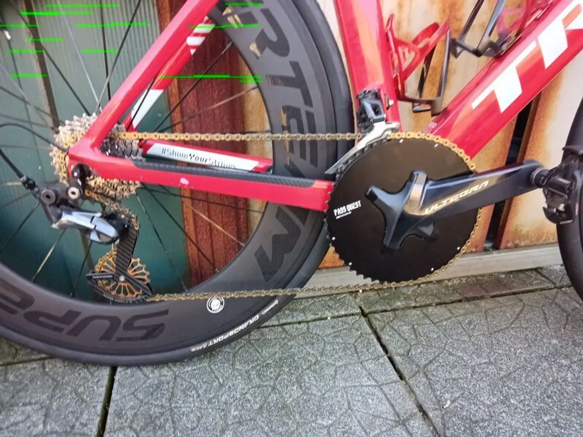 Trek Madone SL6 rim brake in vibrant red (not incl. wheels in pic). - Image 2
