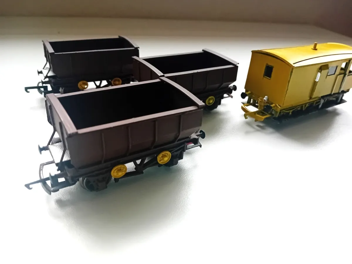 MODEL  RAILWAY  IRISH  BALLAST  WAGON  SET - Image 2