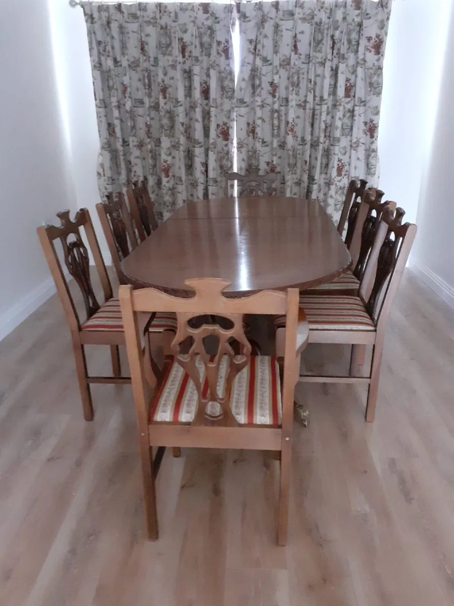 Mahogany dining table and chairs - Image 4