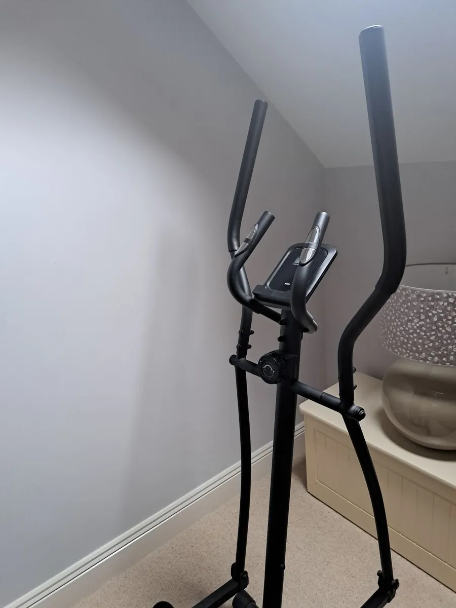 Klarfit Elliptical Trainer Machine New Condition - Image 4