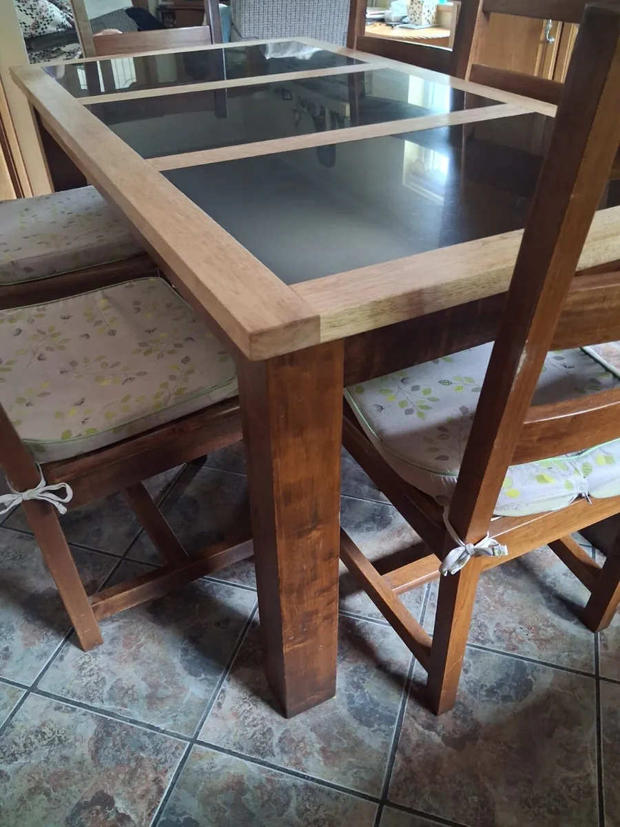 Dining table and 6 chairs - Image 3